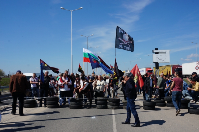 Bulgaristan'da skandal blokaj devam ediyor